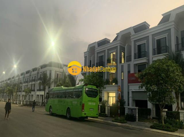 Nhà mặt phố bán