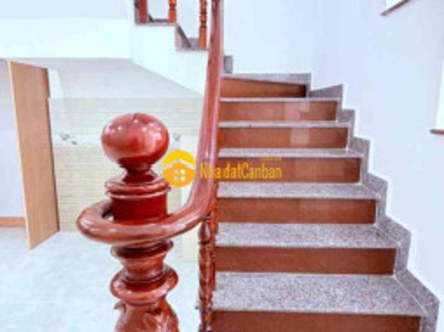 Nhà mặt phố bán