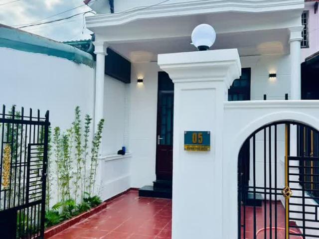 Nhà mặt phố bán