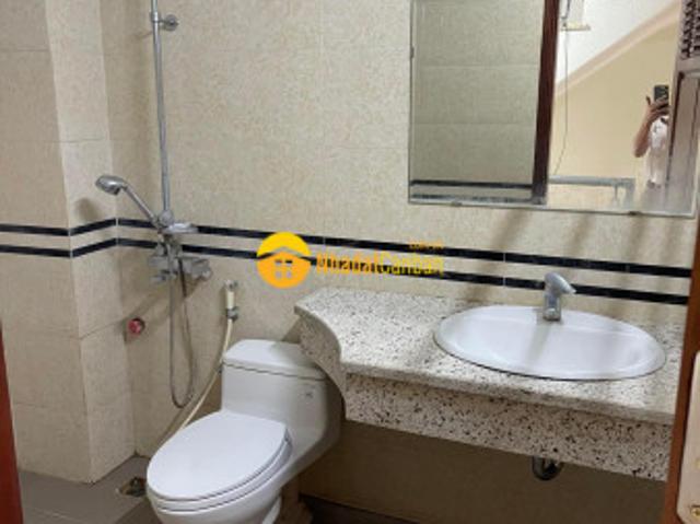 Nhà mặt phố bán
