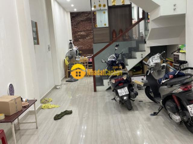 Nhà mặt phố bán