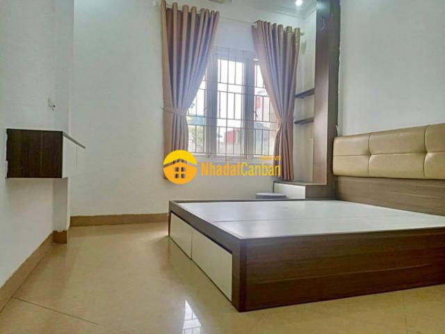 Nhà mặt phố bán