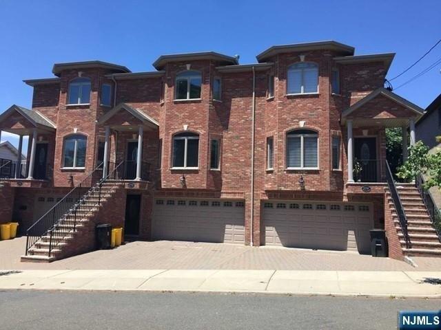 House for sale in Palisades Park, New Jersey