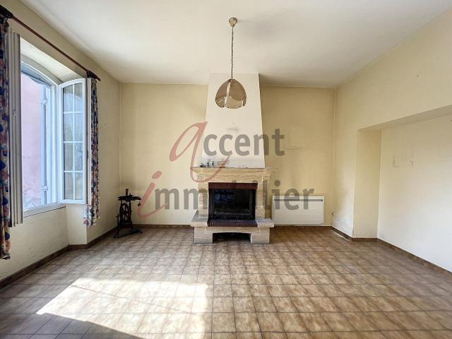 Maison vente à Arles, Cabannes