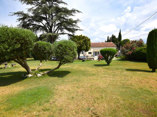 Maison vente à Arles, Cabannes