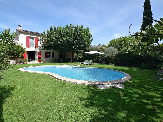 Maison vente à Arles, Cabannes