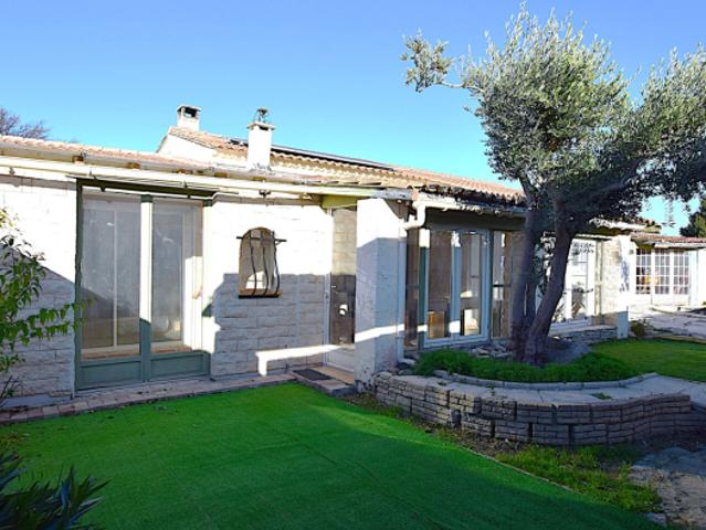 Maison vente à Arles, Cabannes