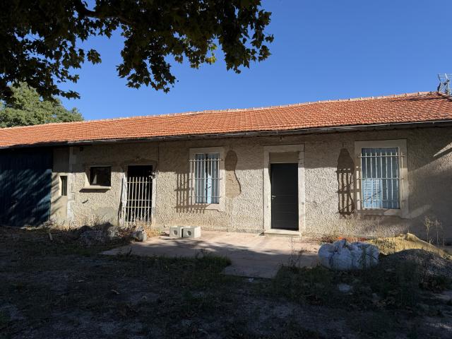 Maison vente à Arles, Cabannes