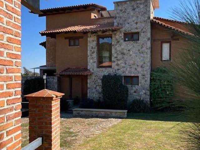 Cabaña autosustentable en venta en Fraccionamiento Pinares Tapalpa