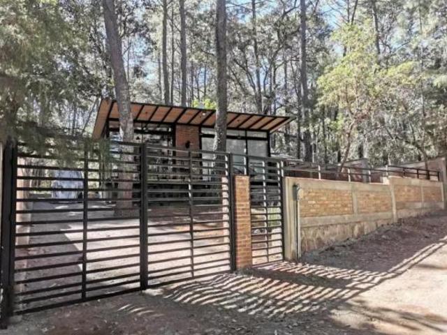 Cabaña en venta en Tapalpa. En el interior del bosque