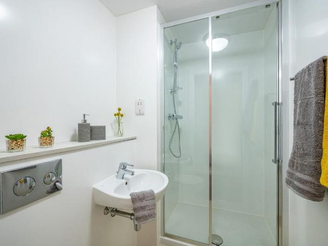 Studio for rent in Moorlands, Bare