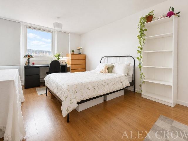 Apartment for rent in Ratcliffe, Greater London