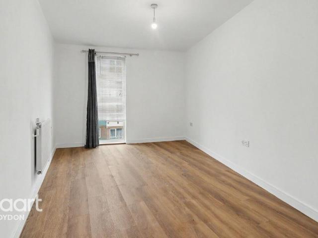 Apartment for rent in London Borough of Croydon, Waddon