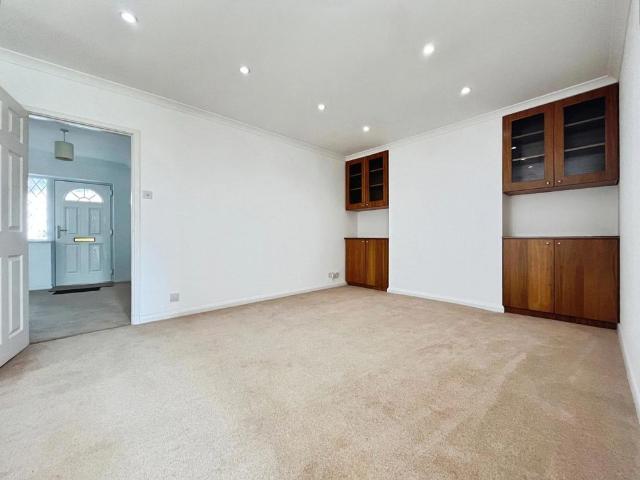 House for rent in Row Town, Surrey