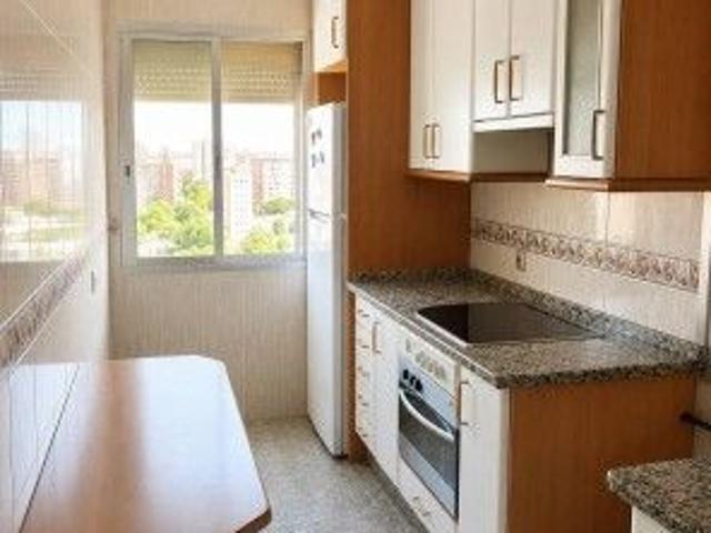 Apartamento en alquiler en Las Trescientas, Cáceres