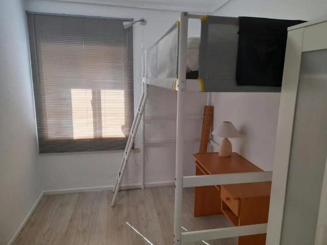 Apartamento en alquiler en Llopis Ivorra, Cáceres