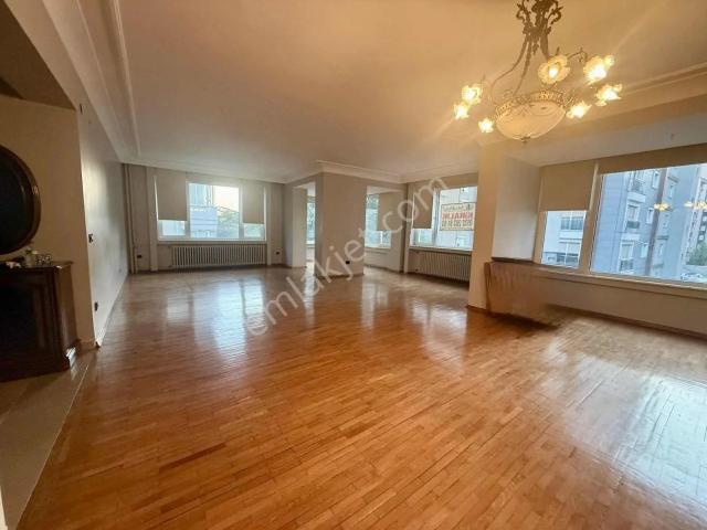 Kadiköy, İstanbul içerisinde kiralık mülk