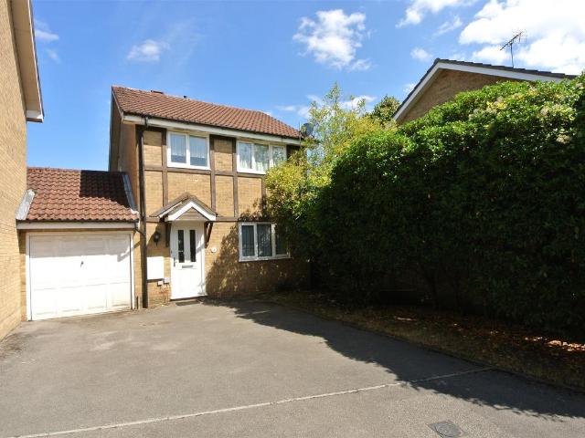 Apartment for rent in Row Town, Surrey