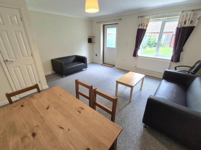 House for rent in Lakenham, East Bank