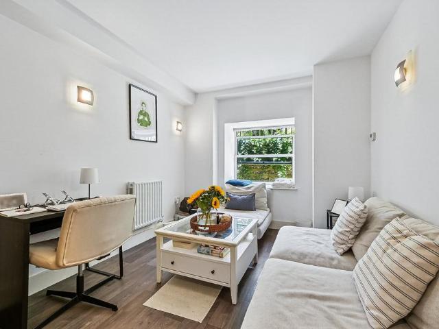 Apartment for rent in Plumstead, Greater London