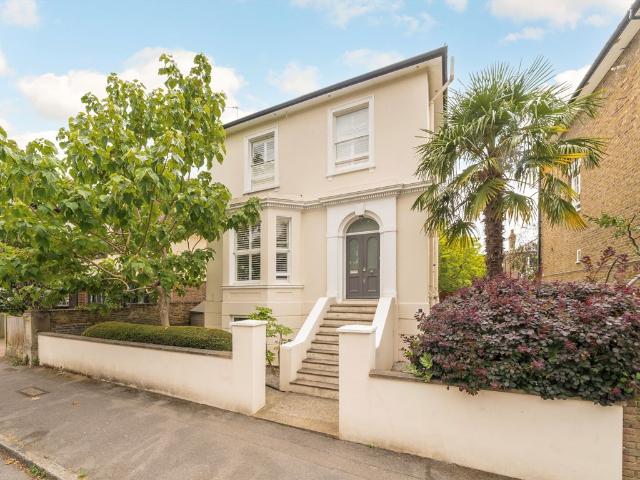 Apartment for rent in Surbiton, Greater London