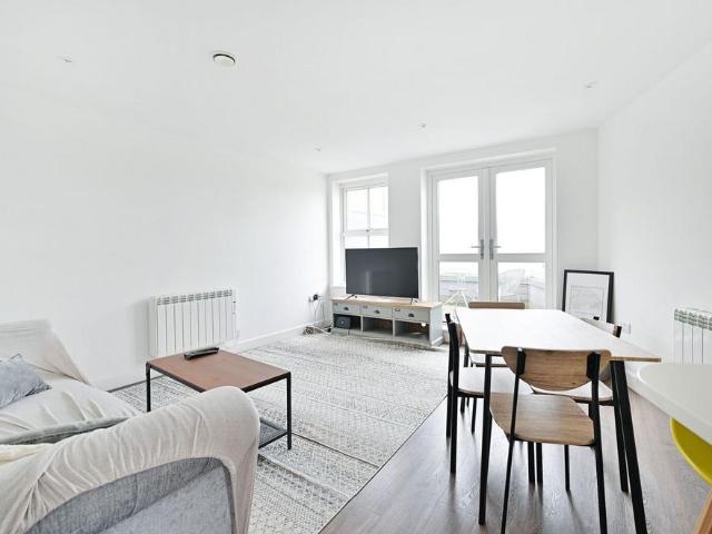Apartment for rent in Bow, Greater London