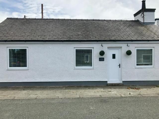 House for rent in Tref Alaw, Llanddeusant