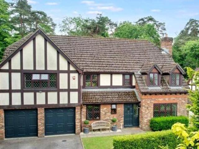 House for sale in Fole, Surrey