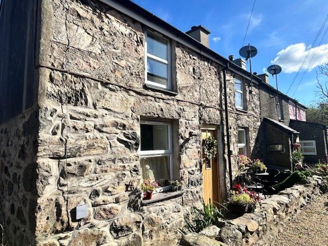 House for rent in Llanaelhaearn, Gwynedd