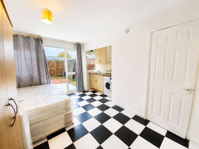 Studio for rent in London Borough of Merton, Greater London