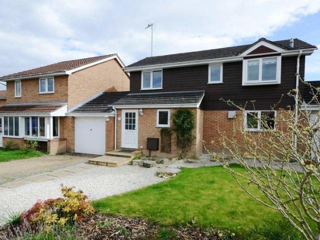 House for rent in Heol-las, Surrey