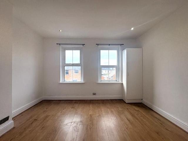 Apartment for rent in Falcon Lodge, Wales