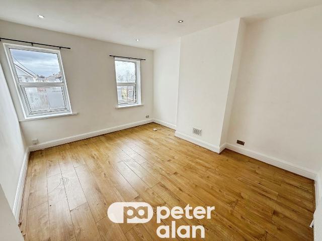 Apartment for rent in Birchgrove, Cardiff