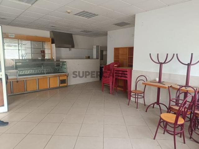 Armazém venda em Almada, Setúbal