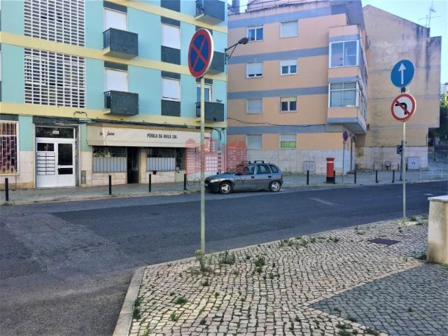 Ponto Comercial alugar em Lumiar, Ameixoeira