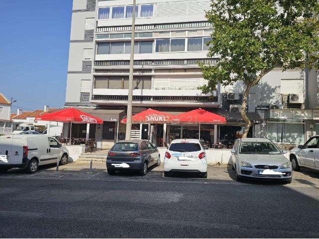 Loja venda em Chegadinho, Almada