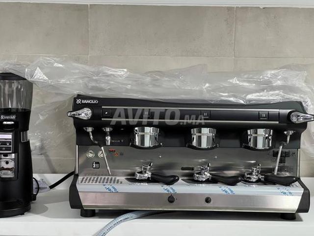 Local commercial location à Rbat