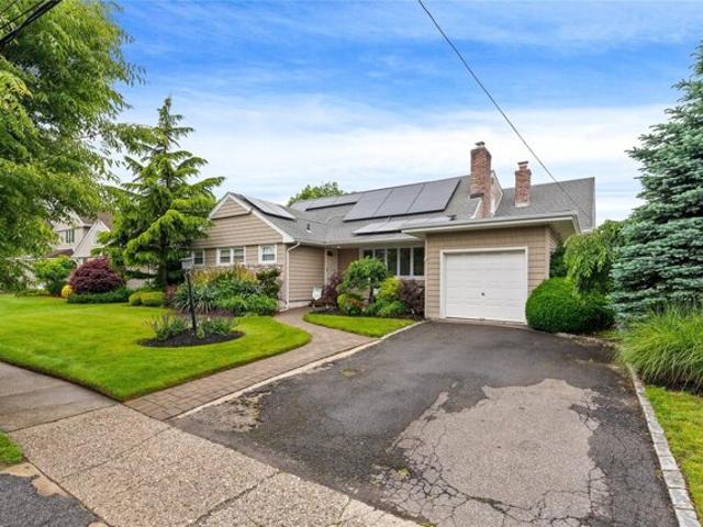 House for sale in East Rockaway