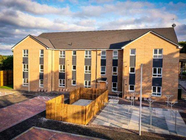 Apartment for rent in Newarthill, Scotland