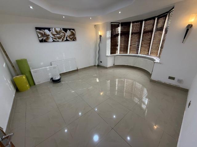 Apartment for rent in Dollis Hill, Greater London