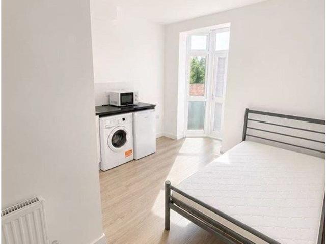Studio for rent in Dollis Hill, Greater London