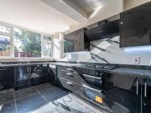House for rent in Dollis Hill, Greater London