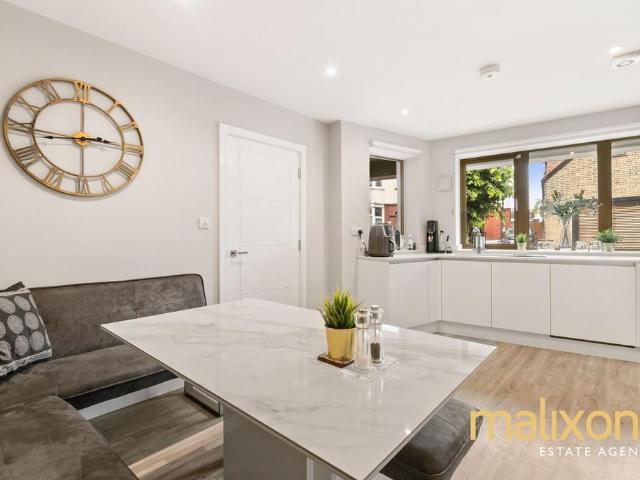 Apartment for rent in London Borough of Merton, Mitcham