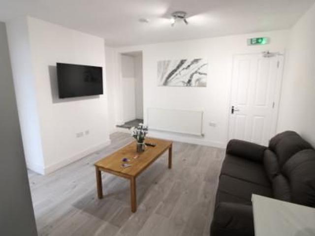 Room for rent in Horninglow and Eton, Beamhurst