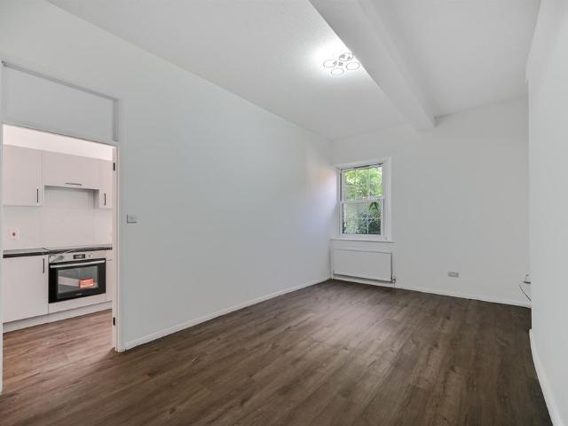 Apartment for rent in Holybrook, West Berkshire