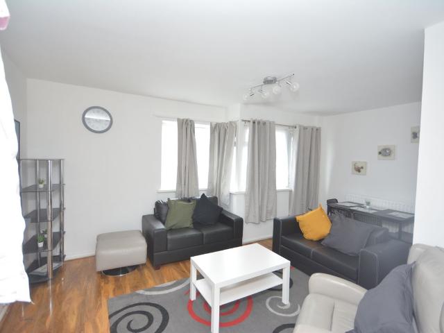 Apartment for rent in Stockwell Park, Greater London