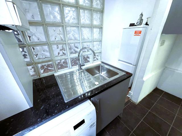 Apartment for rent in Plashet, Greater London