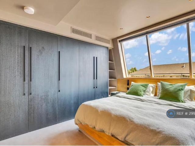 House for rent in Barnsbury, Greater London