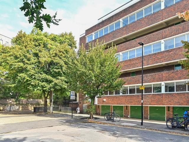 Apartment for rent in Bemerton Estate, Greater London