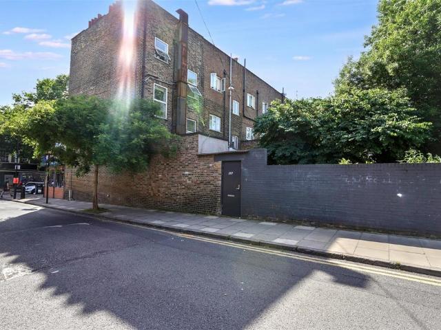 House for rent in Barnsbury, Greater London